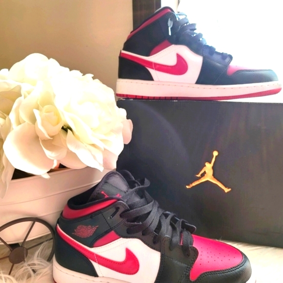 Nike Air Jordan 1 Mid (GS) " bred toe" 5.5 youth - Picture 11 of 13